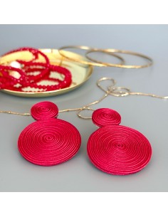 Aretes en cordon de seda dobles.